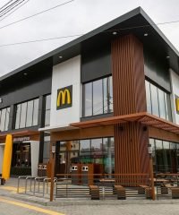 Ресторан Mcdonalds на залізничному вокзалі