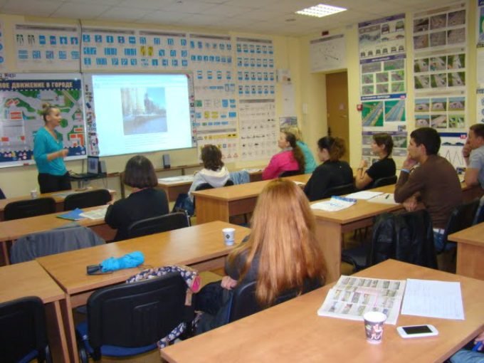 Автошкола «Навигатор» на Дарницкой площади в ЖК 