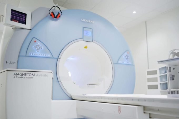 M24 - Диагностика МРТ в Киеве на Антонова