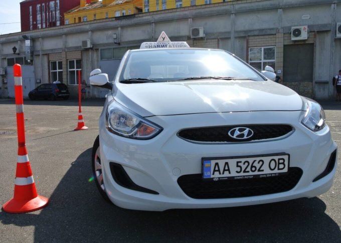 Автошкола «Навигатор» на Дарницкой площади в ЖК 