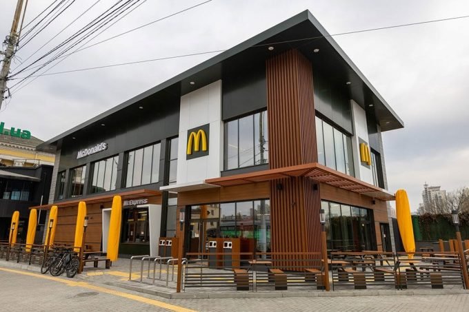Ресторан Mcdonalds на залізничному вокзалі