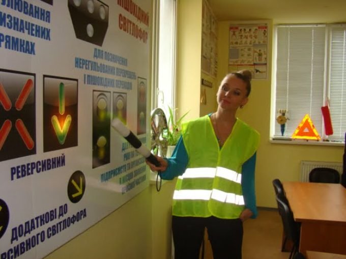 Автошкола «Навигатор» на Дарницкой площади в ЖК 