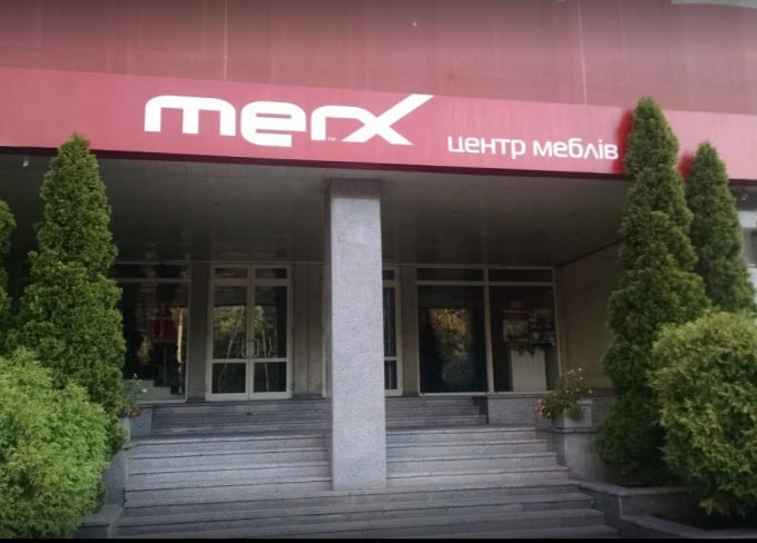 Вход в Центр мебели MERX