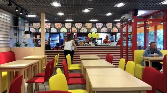 Pizza King на ул. Саксаганского - интерьер