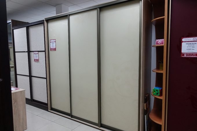 Шкафы KUPE.UA в ТЦ Даринок