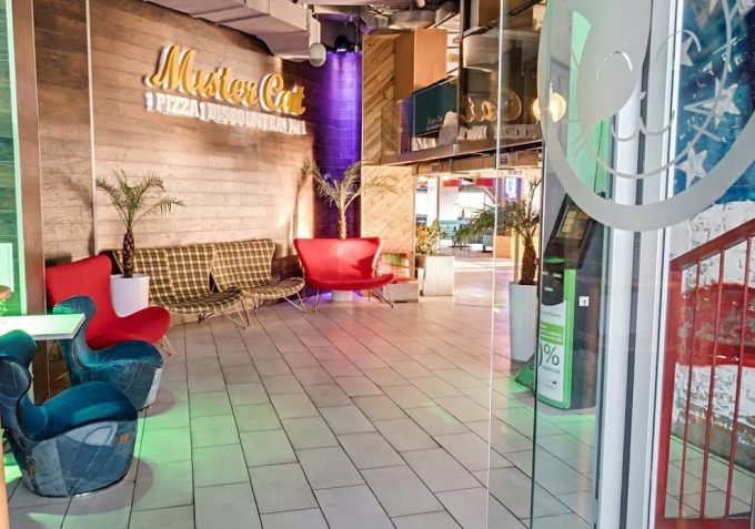Пиццерия Mister Cat ВДНХ - у входа