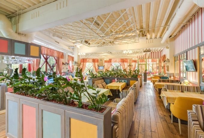 Pesto Café в ТЦ Орнамент - интерьер